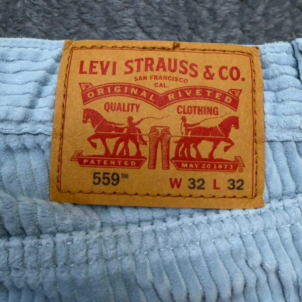 Levi's 559 Elephant Corduroy Pants Mens 32x31 Relaxed Straight Light Blue Cotton